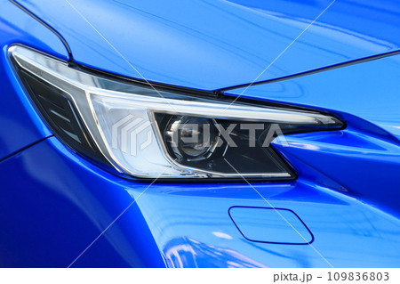 車のヘッドライト　イメージ 109836803