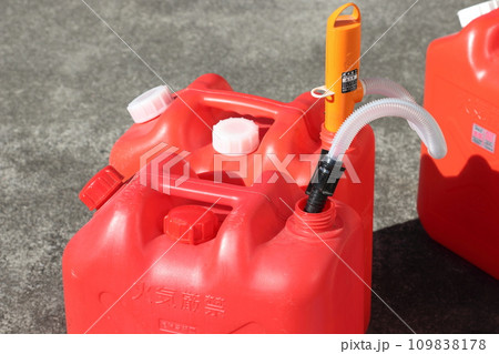 灯油ポリタンク 冬ストーブ暖房の燃料 109838178