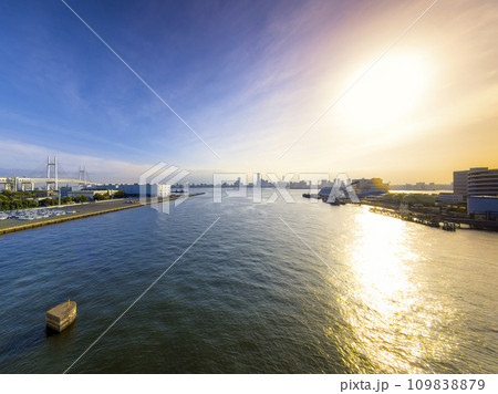 大黒大橋から望む横浜港の眺望 / Yokohama, Japan 大黒大橋から望む横浜港の眺望 / Yokohama, Japan 109838879