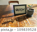 「OPEN」　書のある風景　ポストカードスタンド 109839528