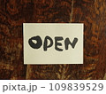 「OPEN」　書のある風景　案内貼り紙 109839529