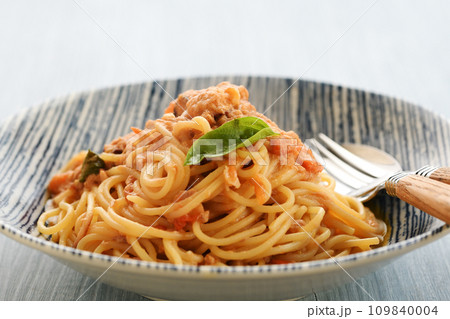 ツナとトマトのパスタ ツナとトマトのパスタ 109840004