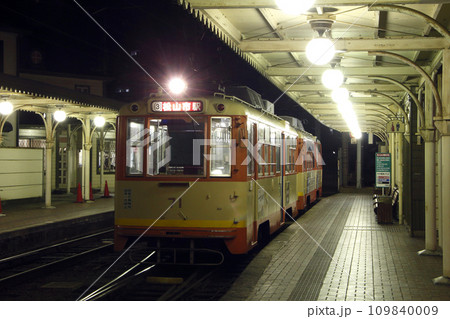 伊予鉄道：松山市内線／路面電車（モハ50形後期型：旧塗装） 109840009