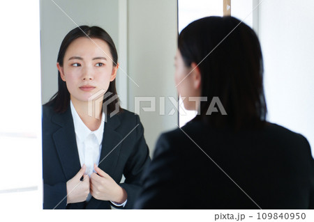 ビジネスウーマン　不安 109840950