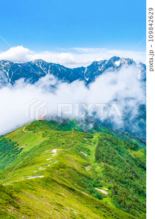 夏の爺ヶ岳登山(種池山荘と別山・剱岳) 夏の爺ヶ岳登山(種池山荘と別山・剱岳) 109842629
