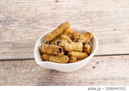 Raw ripe unpeeled peanut heap Raw ripe unpeeled peanut heap 109844332