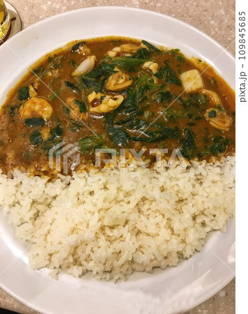 Spinach Seafood Curry Rice 109845685