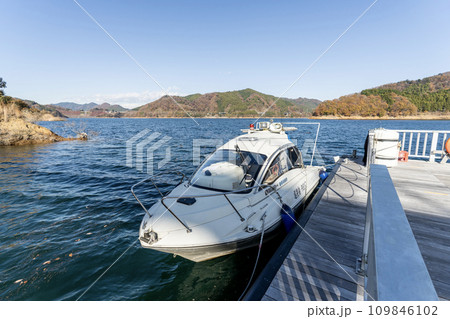 宮ヶ瀬湖　巡視船　やまびこ 109846102