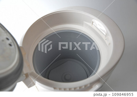 カルキ除去後のスチーム式加湿器 109846955