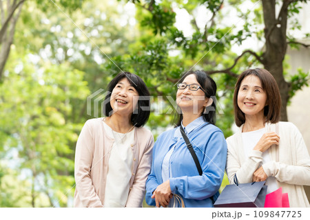 ショッピング セール 買い物 シニア ショッピング セール 買い物 シニア 109847725