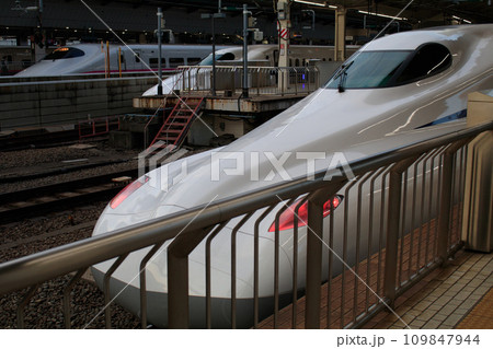 【交通イメージ】東海道新幹線（東京駅） 109847944