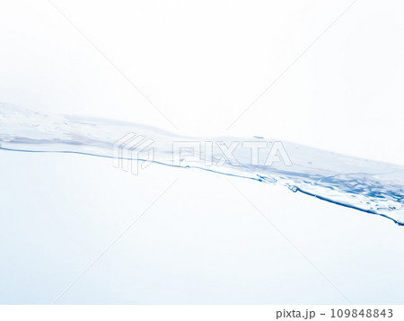 水　流れ　水面　穏やか　 109848843