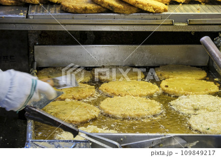 韓国の市場で売られているピンデトック 109849217