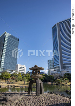 旧芝離宮恩賜庭園雪見灯篭 109849339
