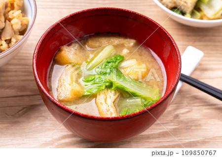 しろ菜の味噌汁 109850767