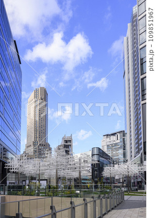 再開発された渋谷桜丘地区の複合施設　渋谷サクラステージ　にぎわいSTAGE 109851967