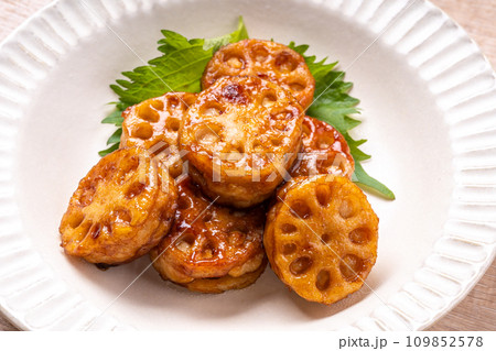 鶏つくねのれんこん挟み焼き 鶏つくねのれんこん挟み焼き 109852578