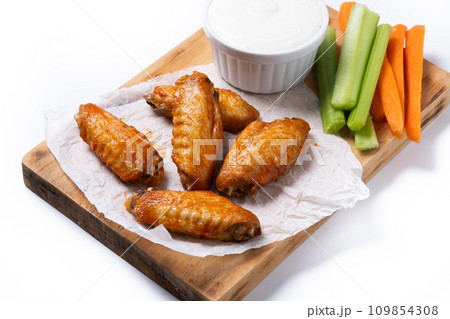 Buffalo spicy chicken wings with cayenne pepper sauce isolated on white background 109854308