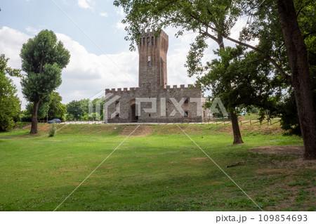 The Castle of San Martino della Vaneza near Padua 109854693