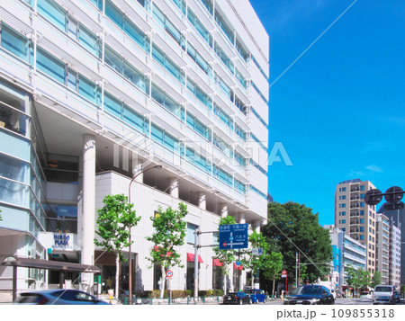 夏の広尾 - 外苑西通り広尾橋交差点付近 都市景観(2023年7月) 夏の広尾 - 外苑西通り広尾橋交差点付近 都市景観(2023年7月) 109855318