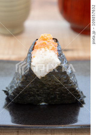 美味しい明太子おにぎり 美味しい明太子おにぎり 109857632