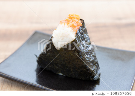 美味しい明太子お握り 109857656