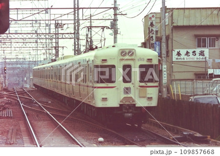 京王・旧5000系5112F+5715F、つつじヶ丘、1976年3月20日 109857668