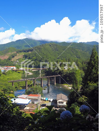 案山子の展望台【高知県長岡郡本山町本山】 109857997