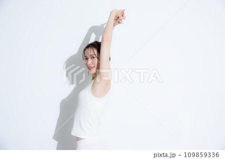 スポーツウェアの女性 スポーツウェアの女性 109859336