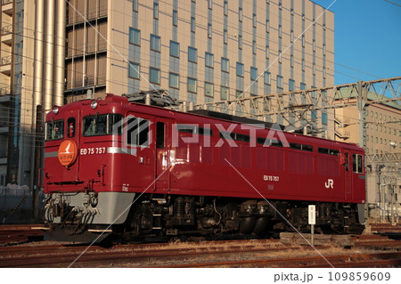 夕日に車体を美しく染めるED75-757号機(水戸駅撮影会にて)_2023/12/2撮影 夕日に車体を美しく染めるED75-757号機(水戸駅撮影会にて)_2023/12/2撮影 109859609