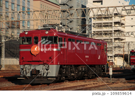 夕日に車体を美しく染めるED75-757号機(水戸駅撮影会にて)_2023/12/2撮影 夕日に車体を美しく染めるED75-757号機(水戸駅撮影会にて)_2023/12/2撮影 109859614