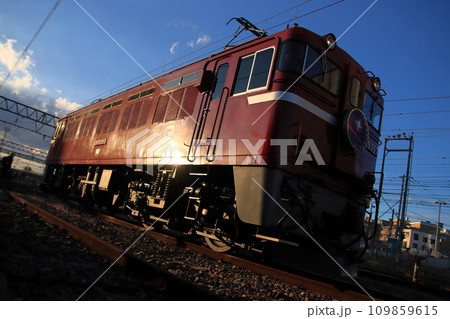 夕日に車体を美しく染めるED75-757号機(水戸駅撮影会にて)_2023/12/2撮影 夕日に車体を美しく染めるED75-757号機(水戸駅撮影会にて)_2023/12/2撮影 109859615