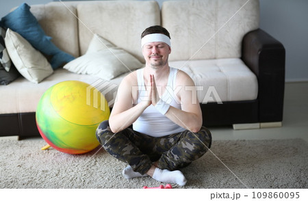 Beard Man Practice Yoga Meditation in Lotus Pose 109860095