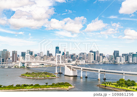 【東京都】夏のお台場の都市風景 109861256