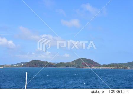 長崎県新上五島町の青方港から小値賀町の小値賀港までのフェリー旅風景 長崎県新上五島町の青方港から小値賀町の小値賀港までのフェリー旅風景 109861319