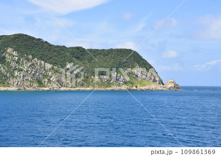 長崎県新上五島町の青方港から小値賀町の小値賀港までのフェリー旅風景 109861369