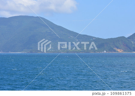 長崎県新上五島町の青方港から小値賀町の小値賀港までのフェリー旅風景 109861375
