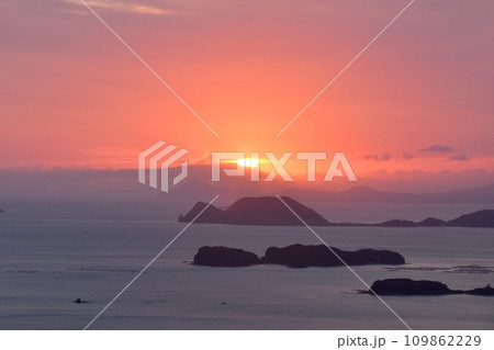 長崎県佐世保市の石岳展望台園地展望台からの風景 長崎県佐世保市の石岳展望台園地展望台からの風景 109862229