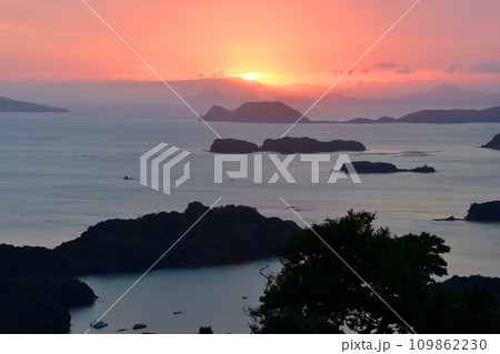 長崎県佐世保市の石岳展望台園地展望台からの風景 長崎県佐世保市の石岳展望台園地展望台からの風景 109862230