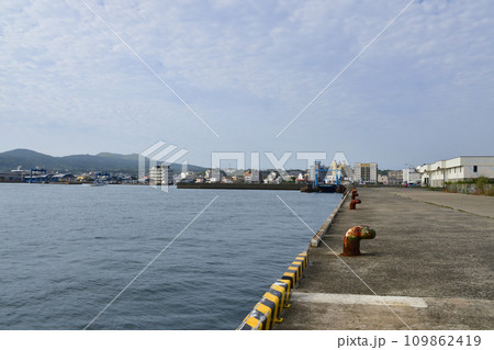 長崎県五島市の福江港の風景 長崎県五島市の福江港の風景 109862419