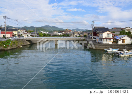 長崎県五島市の福江港の風景 長崎県五島市の福江港の風景 109862421