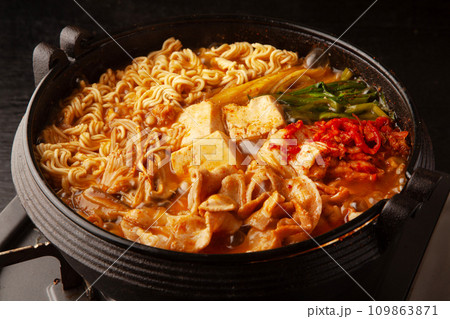 ラーメン入りキムチ鍋 109863871
