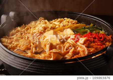ラーメン入りキムチ鍋 109863876