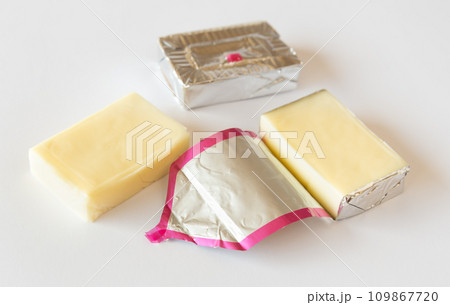 ブロックチーズ　チーズ　プロセスチーズ　乳製品　ベビーチーズ 109867720