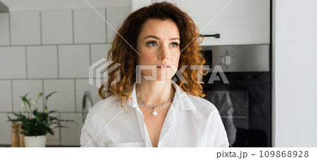 Banner Close-up woman wearing beautiful luxury big necklace copy space. Handmade jewellery and accessories Banner Close-up woman wearing beautiful luxury big necklace copy space. Handmade jewellery and accessories 109868928