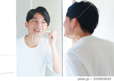 男性 歯磨き 歯ブラシ 男性 歯磨き 歯ブラシ 109869689