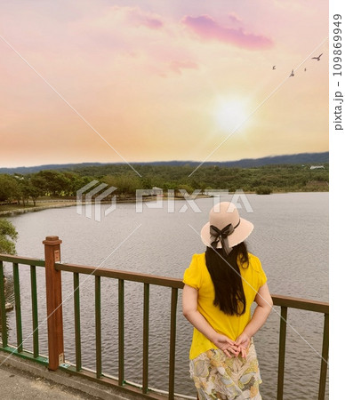 女子 女の子 女性 109869949