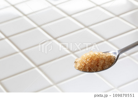 ザラメ糖、ザラ糖 109870551