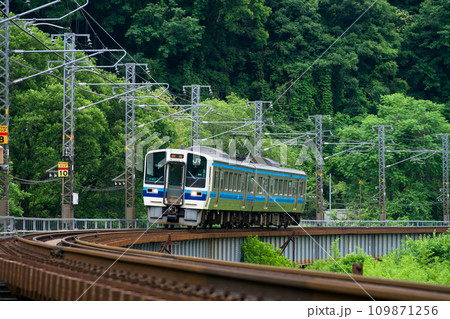 伯備線　213系　普通列車　岡山県 109871256