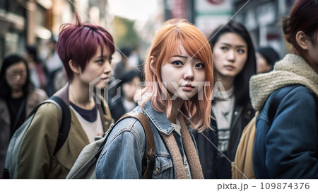 専門学校生・美容師・短大生・大学生・秋葉原・渋谷・原宿などで遊ぶ若者 専門学校生・美容師・短大生・大学生・秋葉原・渋谷・原宿などで遊ぶ若者 109874376